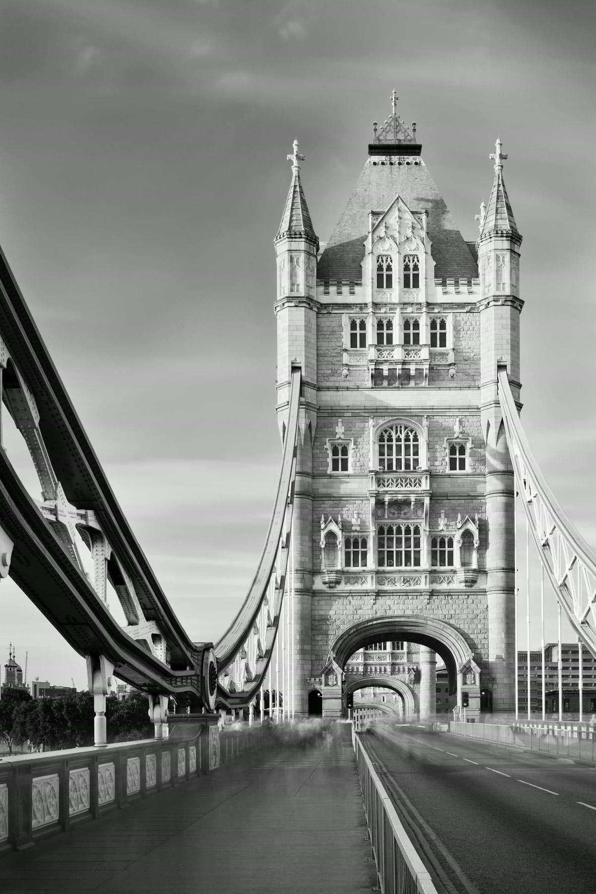 Black and white photo of Tower Bridge in London